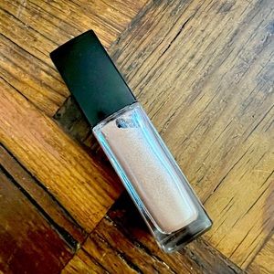 Chanel longwear liquid eyeshadow shade 22 - rayon (gold w/ peach undertones)